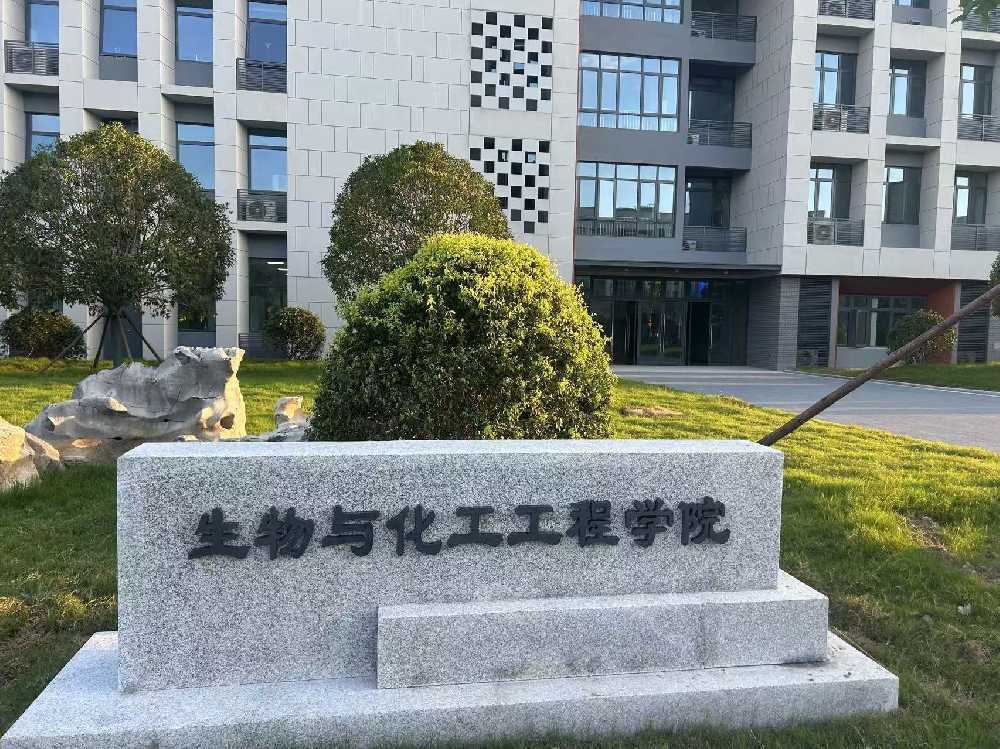 威县扬州职业大学体育场高杆灯项目